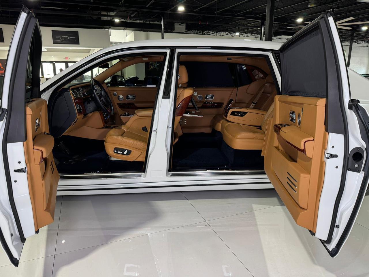 2018 Rolls-Royce Phantom Extended Wheelbase Bespoke audio, Bespoke Gallery, shooting star headliner AND MUCH MORE!!! Fort Lauderdale FL