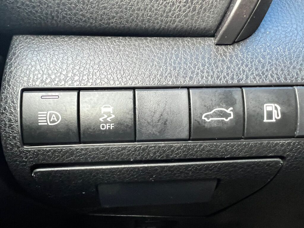 2018 TOYOTA CAMRY L Des Moines WA