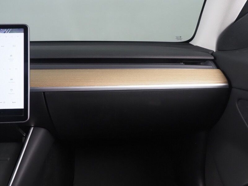 2018 Tesla Model 3 Long Range RWD *NAVIGATION, AUTOPILOT, BLIND SPOT & LANE KEEP ASSIST, COLLISION ALERT w/BRAKING, BACKUP-CAMERA, PANORAMA GLASS ROOF, HEATED SEATS, 19 INCH SPORT WHEELS, BLUETOOTH Round Rock TX