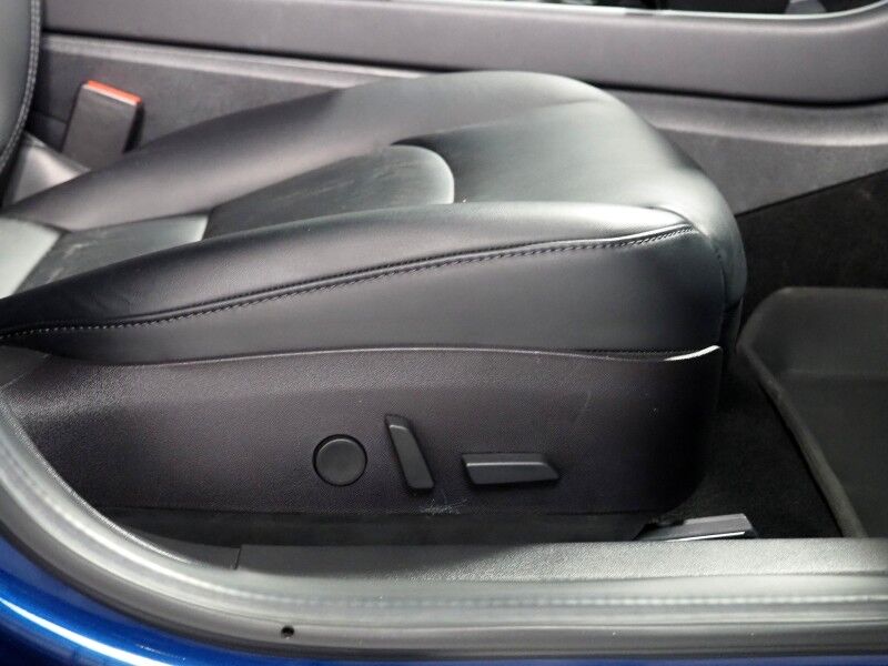 2018 Tesla Model 3 Long Range RWD *NAVIGATION, AUTOPILOT, BLIND SPOT & LANE KEEP ASSIST, COLLISION ALERT w/BRAKING, BACKUP-CAMERA, PANORAMA GLASS ROOF, HEATED SEATS, 19 INCH SPORT WHEELS, BLUETOOTH Round Rock TX