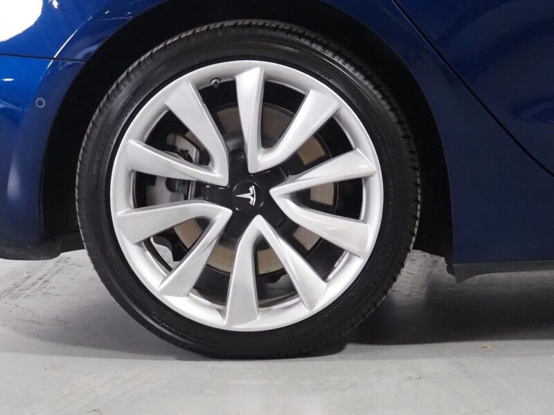 2018 Tesla Model 3 Long Range RWD *NAVIGATION, AUTOPILOT, BLIND SPOT & LANE KEEP ASSIST, COLLISION ALERT w/BRAKING, BACKUP-CAMERA, PANORAMA GLASS ROOF, HEATED SEATS, 19 INCH SPORT WHEELS, BLUETOOTH Round Rock TX