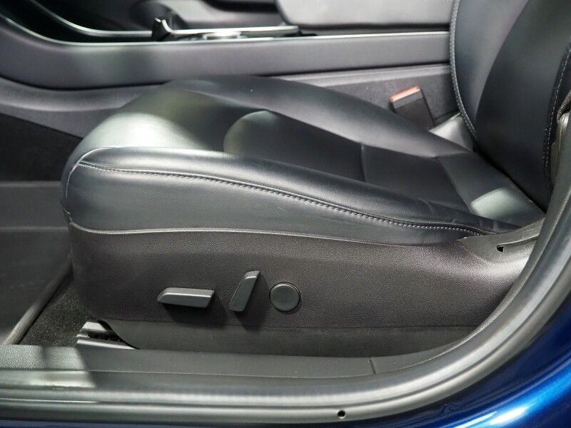 2018 Tesla Model 3 Long Range RWD *NAVIGATION, AUTOPILOT, BLIND SPOT & LANE KEEP ASSIST, COLLISION ALERT w/BRAKING, BACKUP-CAMERA, PANORAMA GLASS ROOF, HEATED SEATS, 19 INCH SPORT WHEELS, BLUETOOTH Round Rock TX