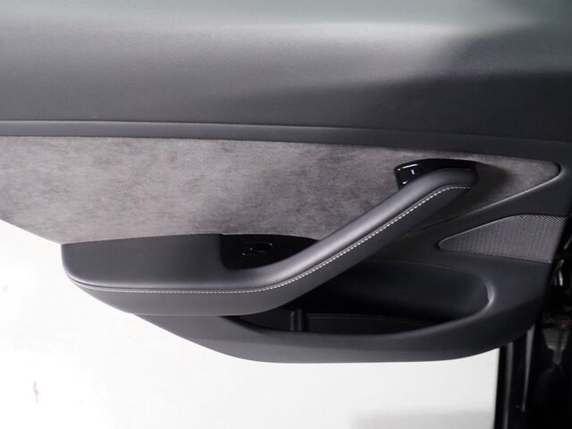 2018 Tesla Model 3 Long Range RWD *NAVIGATION, BLIND SPOT & LANE KEEP ASSIST, COLLISION ALERT w/BRAKING, BACKUP-CAMERA, PANORAMA GLASS ROOF, HEATED SEATS, 19 INCH SPORT WHEELS, BLUETOOTH Round Rock TX