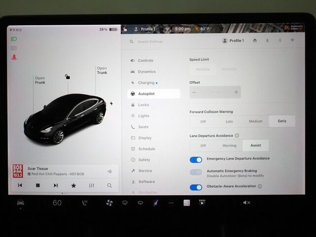 2018 Tesla Model 3 Long Range RWD *NAVIGATION, BLIND SPOT & LANE KEEP ASSIST, COLLISION ALERT w/BRAKING, BACKUP-CAMERA, PANORAMA GLASS ROOF, HEATED SEATS, 19 INCH SPORT WHEELS, BLUETOOTH Round Rock TX