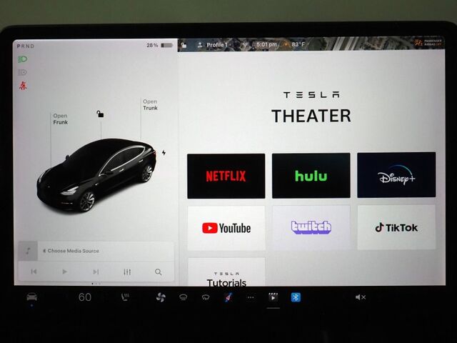 2018 Tesla Model 3 Long Range RWD *NAVIGATION, BLIND SPOT & LANE KEEP ASSIST, COLLISION ALERT w/BRAKING, BACKUP-CAMERA, PANORAMA GLASS ROOF, HEATED SEATS, 19 INCH SPORT WHEELS, BLUETOOTH Round Rock TX