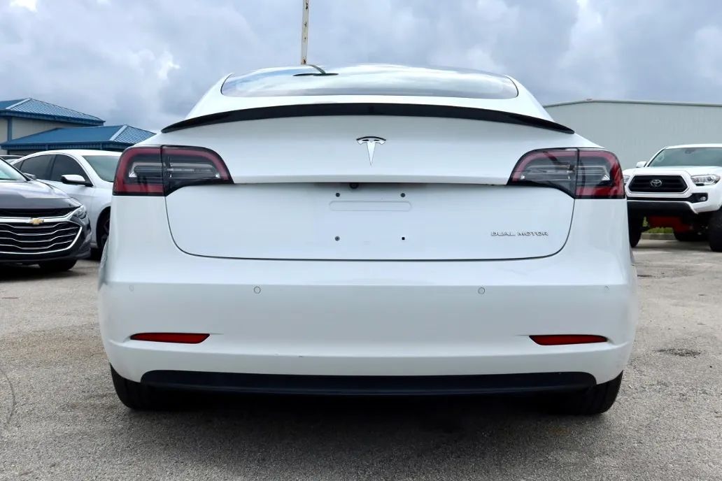 2018 Tesla Model 3 Long Range Sedan 4D