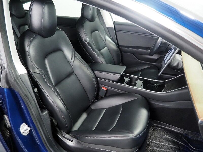 2018 Tesla Model 3 Mid Range RWD *FULL SELF-DRIVING ENABLED, AUTOPILOT, NAVIGATION, SAEFTY ALERTS, ADAPTIVE CRUISE, BACKUP-CAMERA, PANORAMA GLASS ROOF, HEATED SEATS, BLUETOOTH