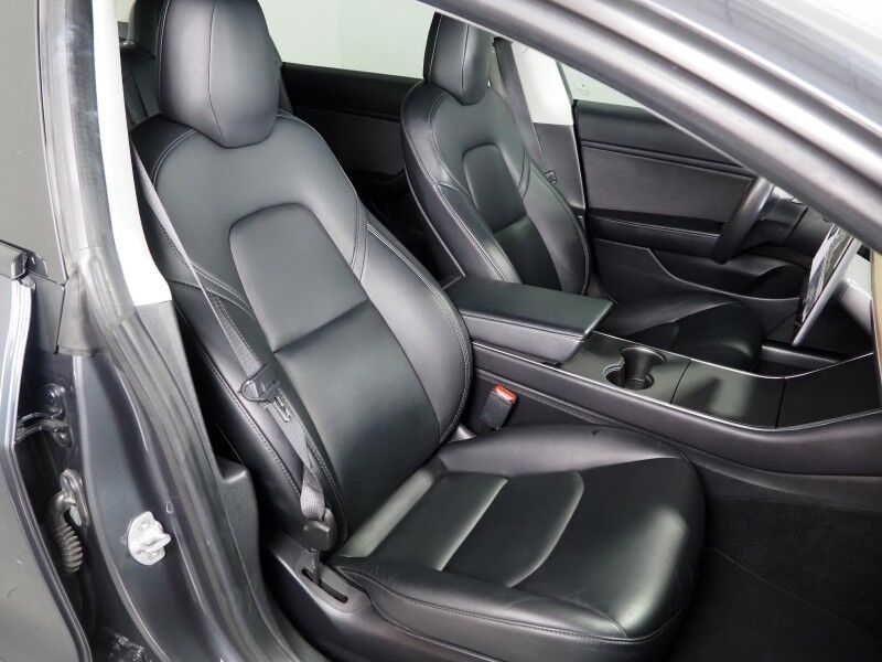 2018 Tesla Model 3 Mid Range RWD *NAVIGATION, BLIND SPOT & LANE KEEP ASSIST, COLLISION ALERT w/BRAKING, BACKUP-CAMERA, PANORAMA GLASS ROOF, HEATED SEATS, ALLOY WHEELS, BLUETOOTH PHONE & AUDIO