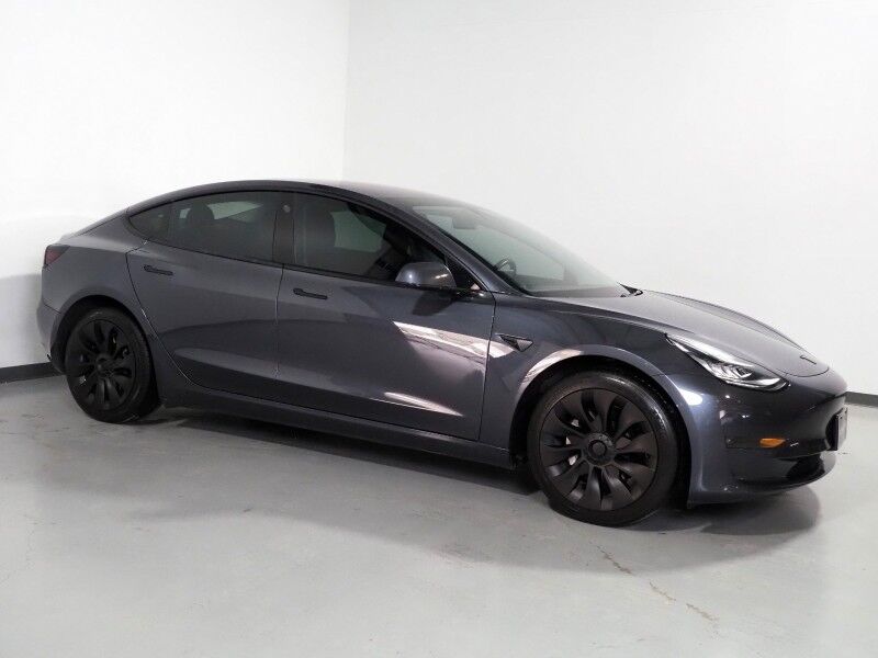 2018 Tesla Model 3 Mid Range RWD *NAVIGATION, BLIND SPOT & LANE KEEP ASSIST, COLLISION ALERT w/BRAKING, BACKUP-CAMERA, PANORAMA GLASS ROOF, HEATED SEATS, ALLOY WHEELS, BLUETOOTH PHONE & AUDIO