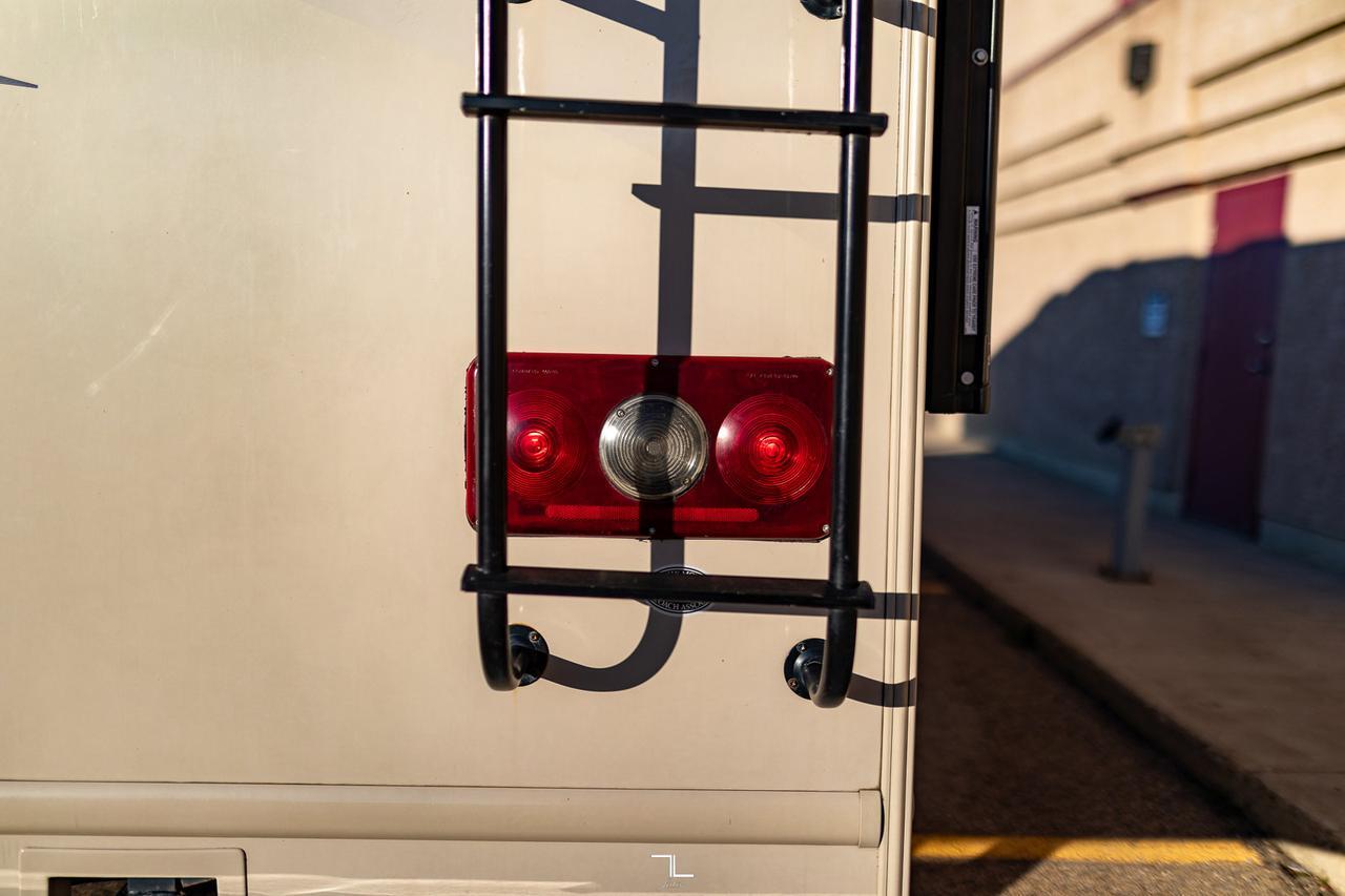 2018 Thor Chateau 22E Class C Motorhome Red Deer AB