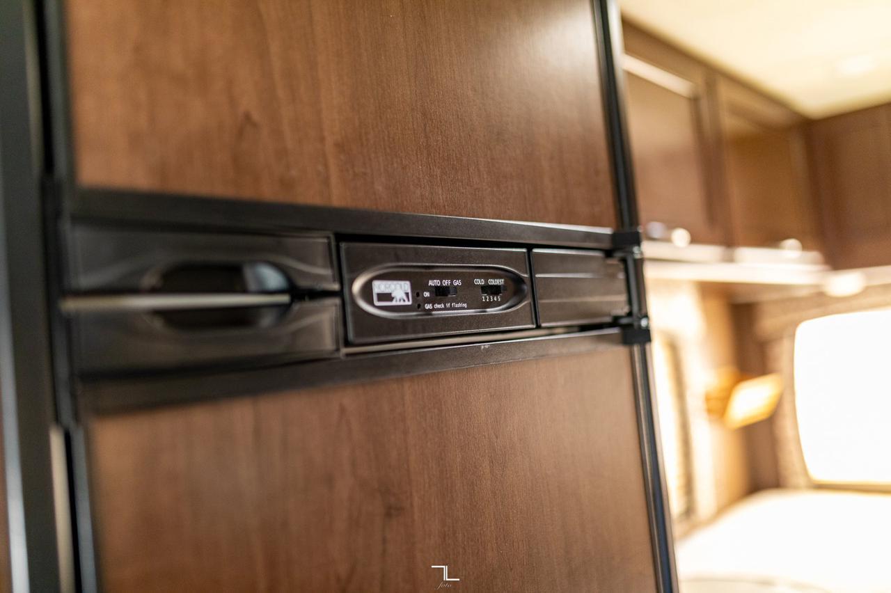 2018 Thor Chateau 22E Class C Motorhome Red Deer AB