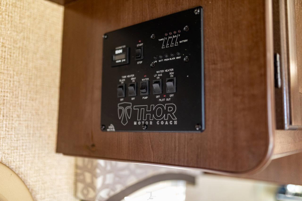 2018 Thor Chateau 22E Class C Motorhome Red Deer AB