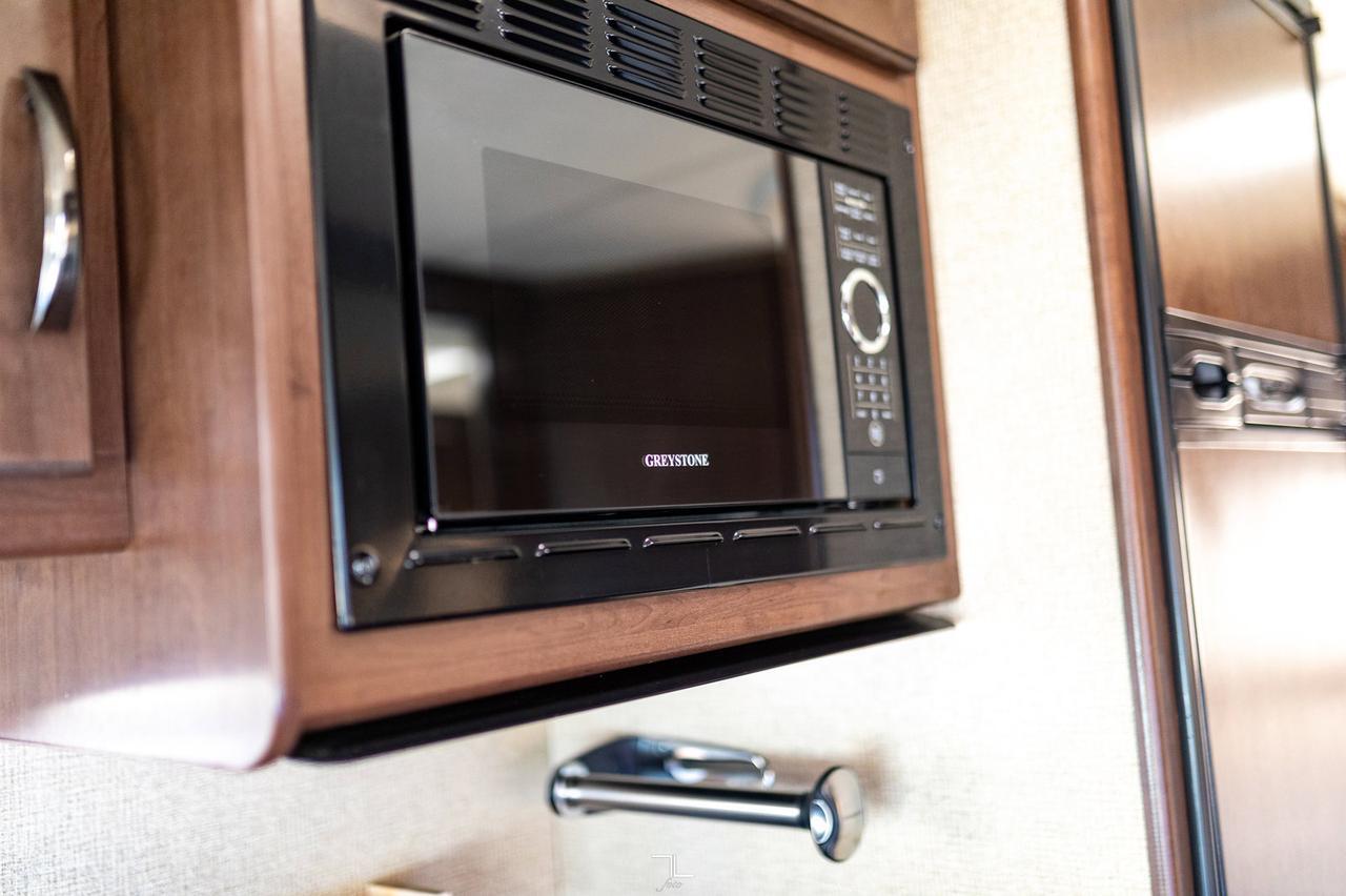 2018 Thor Chateau 22E Class C Motorhome Red Deer AB