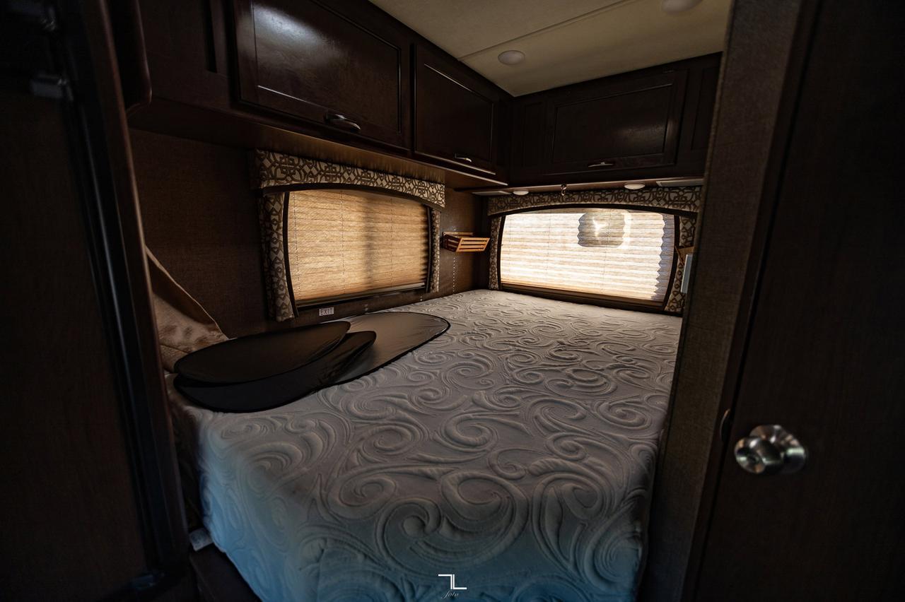 2018 Thor Chateau 22E Class C Motorhome Red Deer AB