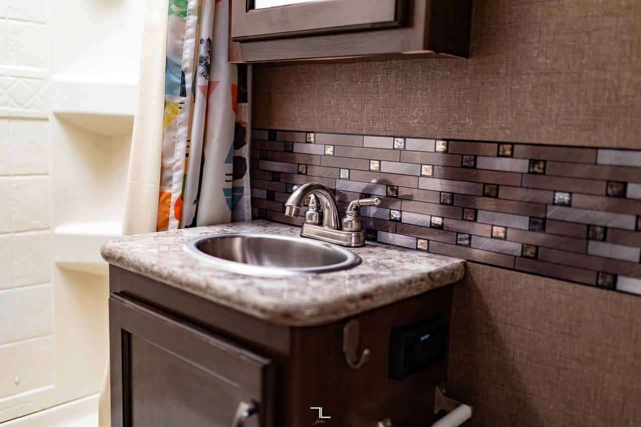 2018 Thor Chateau 22E Class C Motorhome Red Deer AB