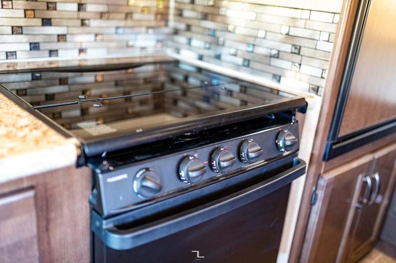 2018 Thor Chateau 22E Class C Motorhome Red Deer AB