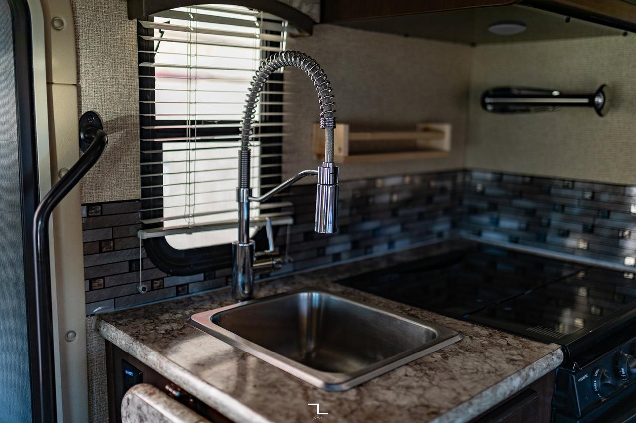 2018 Thor Chateau 22E Class C Motorhome Red Deer AB