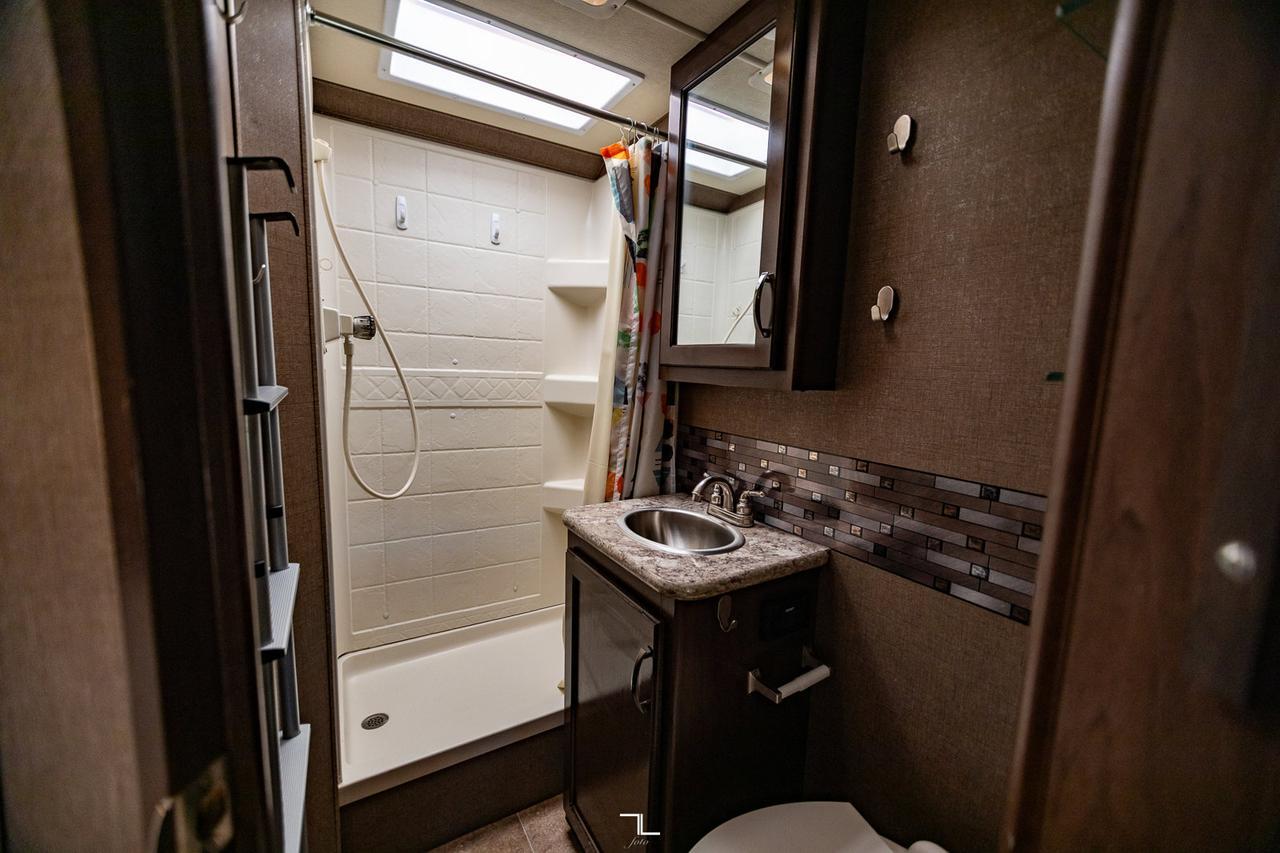 2018 Thor Chateau 22E Class C Motorhome Red Deer AB