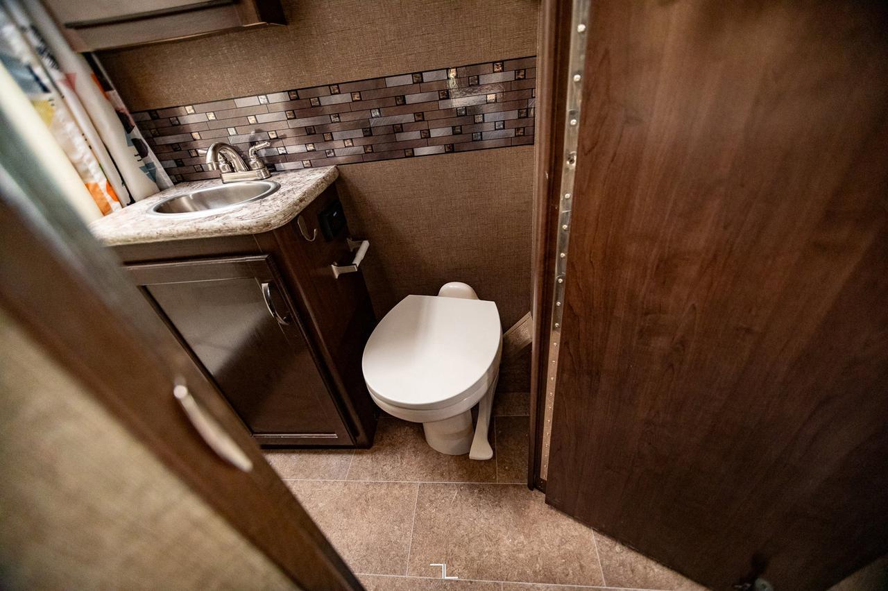 2018 Thor Chateau 22E Class C Motorhome Red Deer AB