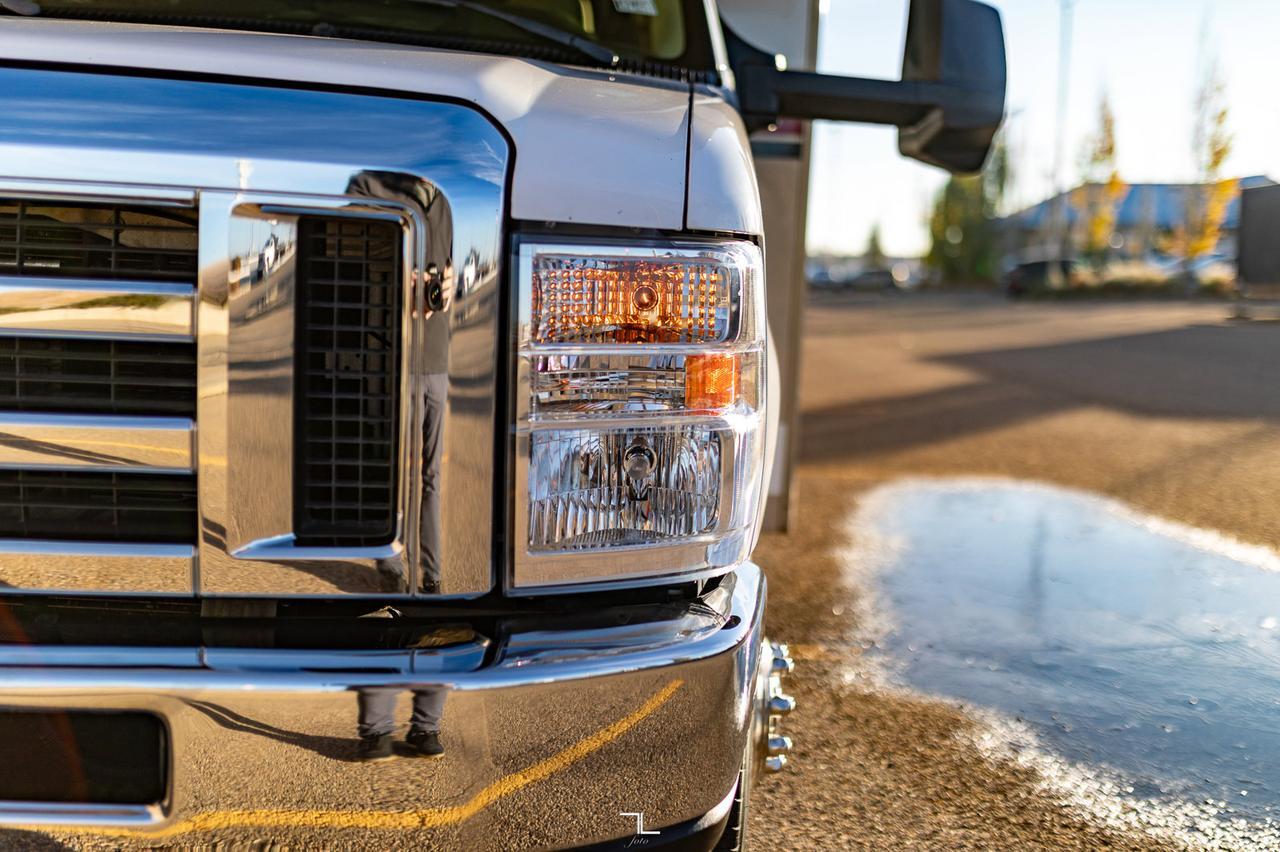 2018 Thor Chateau 22E Class C Motorhome Red Deer AB