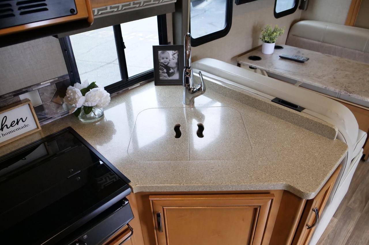 2018 Thor Motor Coach Quantum / RW28 / Exterior TV / MEGA Storage! Lincolnton NC