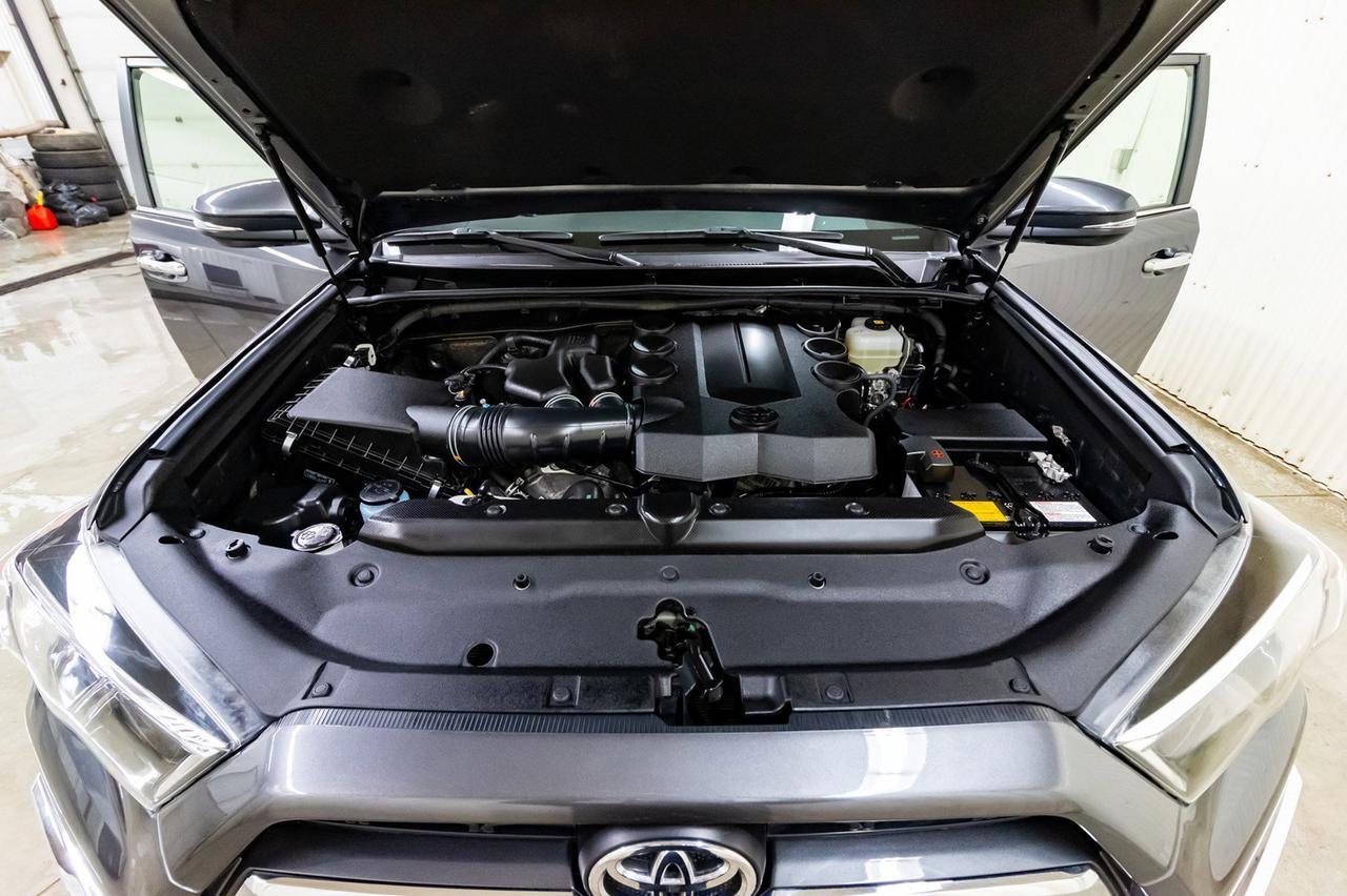 2018 Toyota 4Runner 4x4 Limited 3rd Row Leather Roof NAv Red Deer AB