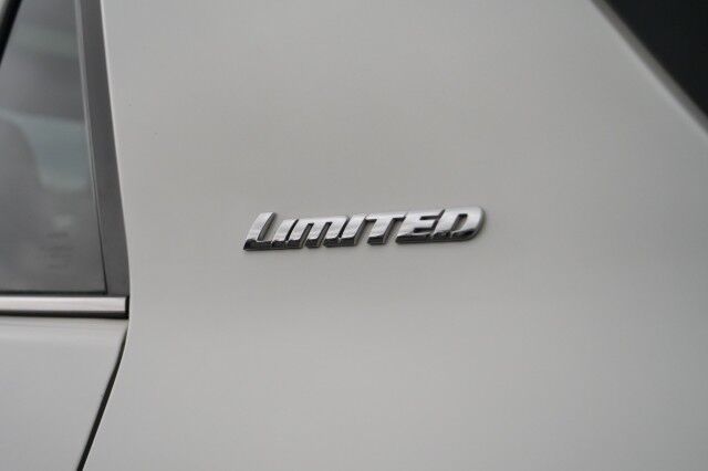 2018 Toyota 4Runner Limited / 4WD / Third Row / Cooled Seats / Sunroof! High Point NC