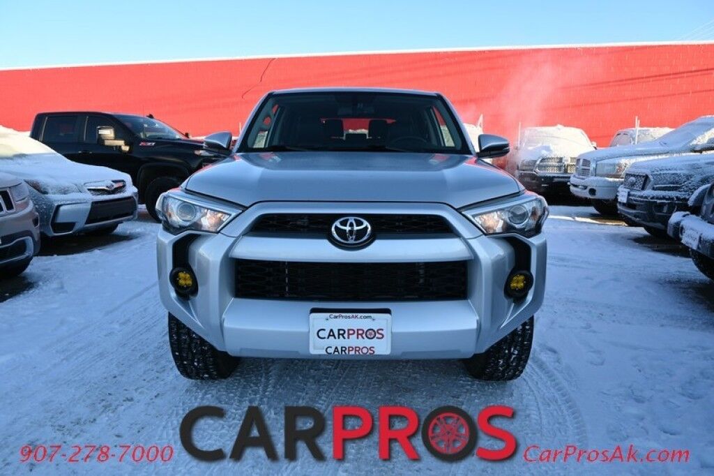 2018 Toyota 4Runner SR5 - 4.0 V6 - 4X4 - Power Heated Front Leather Seats - Remote Start - Navigation - Sunroof - Fog Lights - Running Boards - 3rd Row Seats 7 - Tow Package