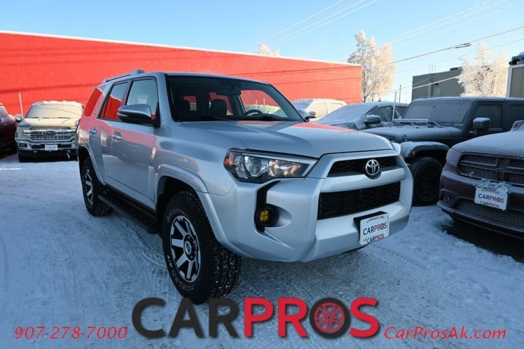 2018 Toyota 4Runner SR5 - 4.0 V6 - 4X4 - Power Heated Front Leather Seats - Remote Start - Navigation - Sunroof - Fog Lights - Running Boards - 3rd Row Seats 7 - Tow Package