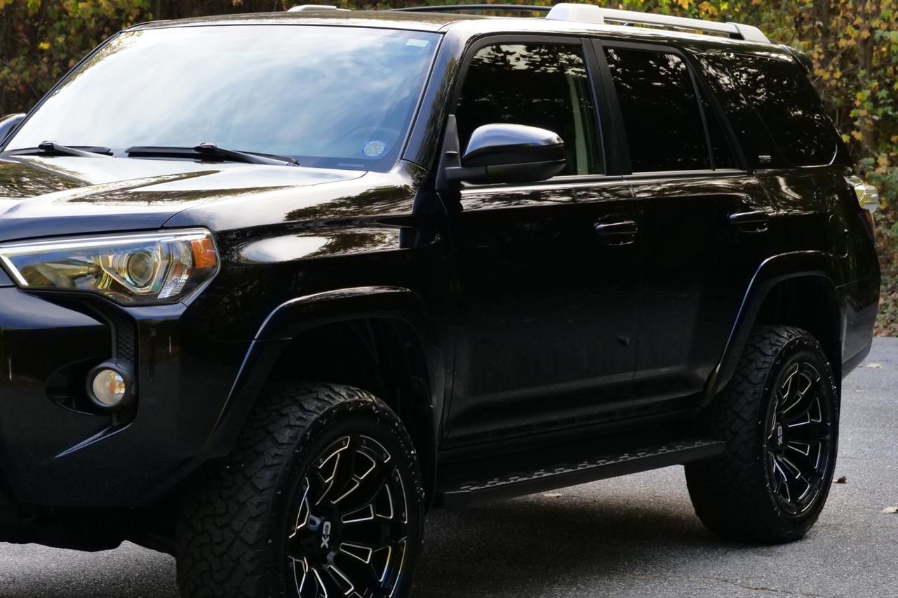 2018 Toyota 4Runner SR5 4WD / Wheels & Tires / Third Row! Lincolnton NC