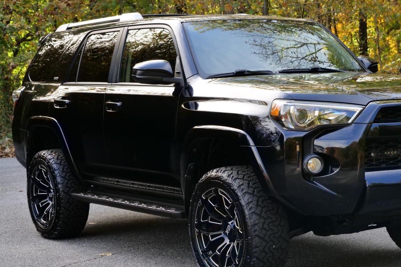 2018 Toyota 4Runner SR5 4WD / Wheels & Tires / Third Row! Lincolnton NC