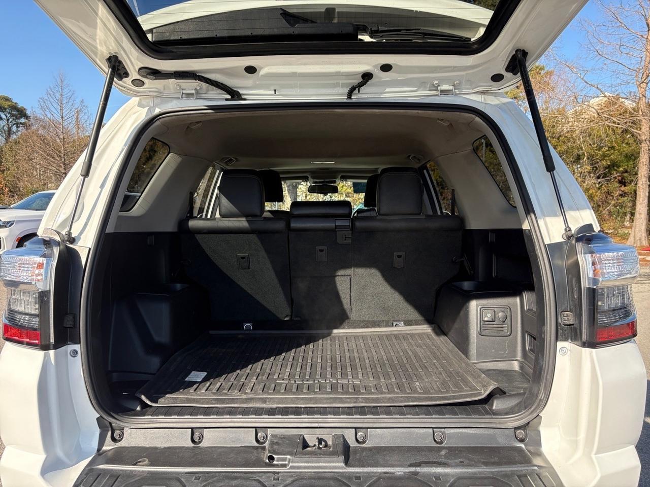 2018 Toyota 4Runner SR5 Premium, RUNNING BOARDS, ROOF RAILS, SUNROOF, TOW PACKAGE, BACKUP CAMERA, HEATED SEATS, NAVIGATION, REAR POWER SLIDING WINDOW, KEYLESS ENTRY, ONLY 68K MILES, RUN THE ROAD IN THIS 4RUNNER! Virginia Beach VA