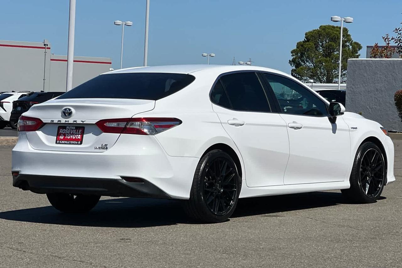 2018 Toyota Camry Hybrid LE