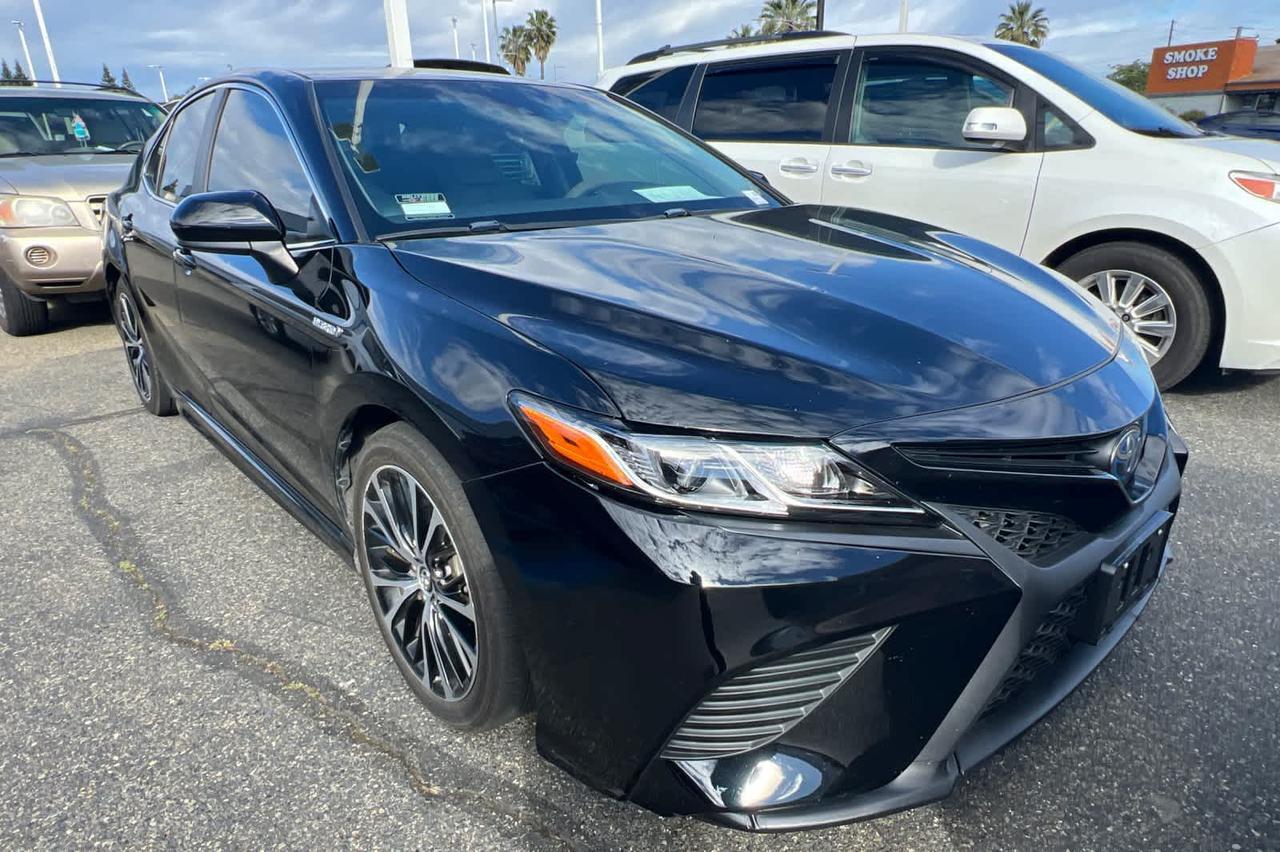 2018 Toyota Camry Hybrid SE