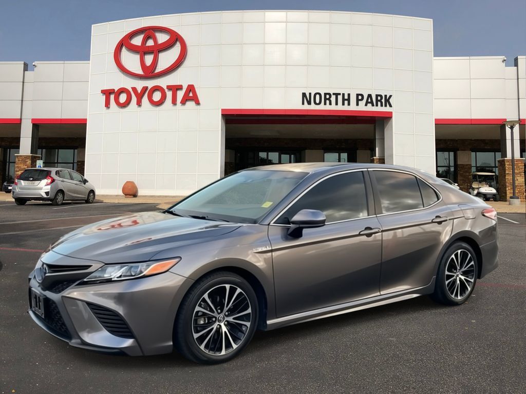 2018 Toyota Camry Hybrid SE