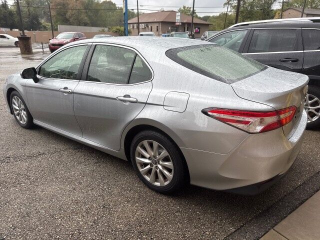 2018 Toyota Camry XLE XSE photo 2