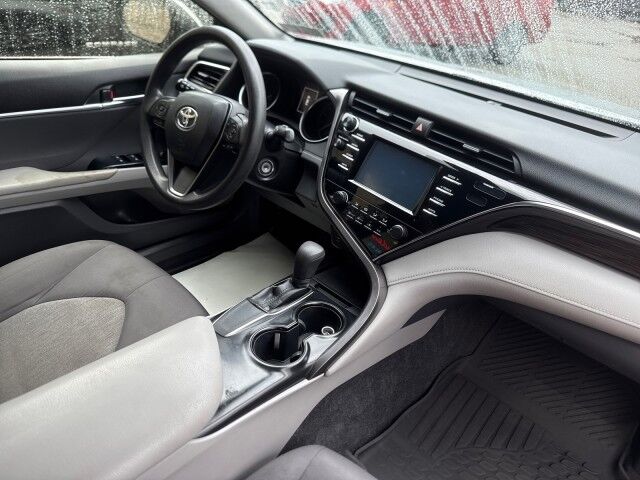 2018 Toyota Camry XLE XSE photo 13