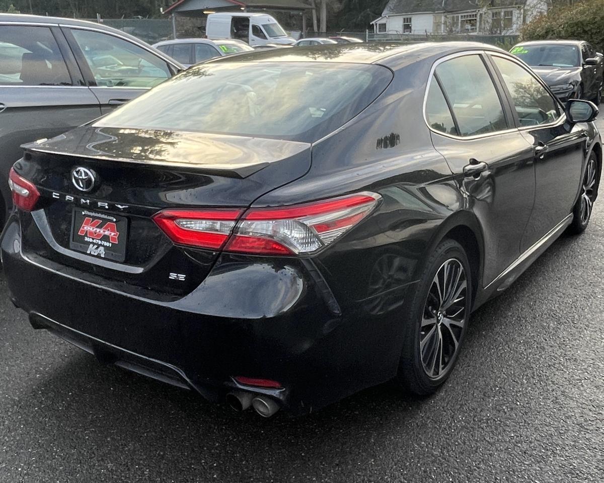 2018 Toyota Camry SE Sedan 4D