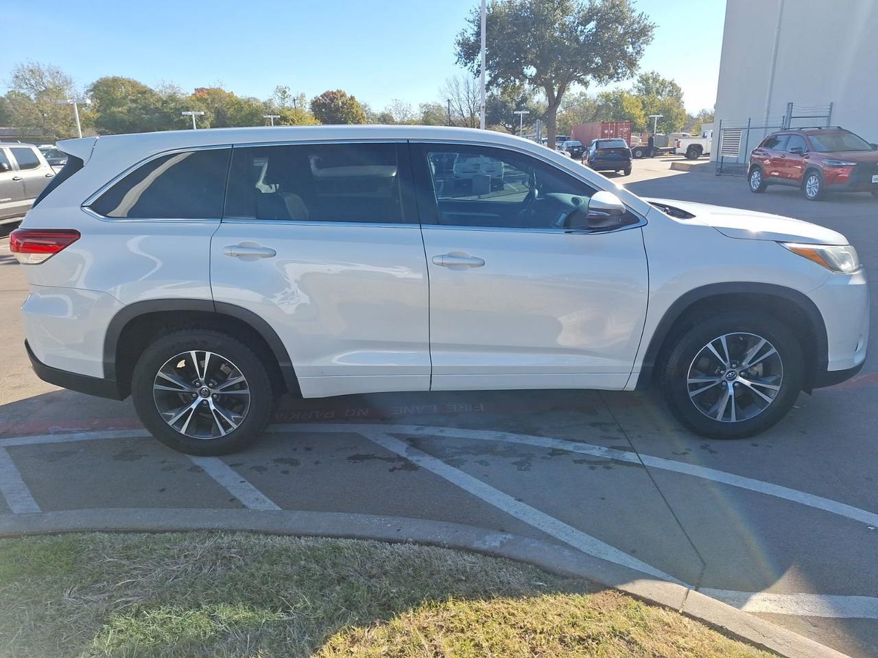 2018 Toyota Highlander LE Hurst TX