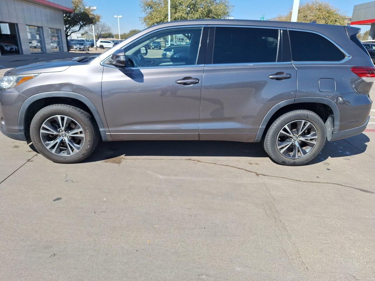 2018 Toyota Highlander LE Hurst TX