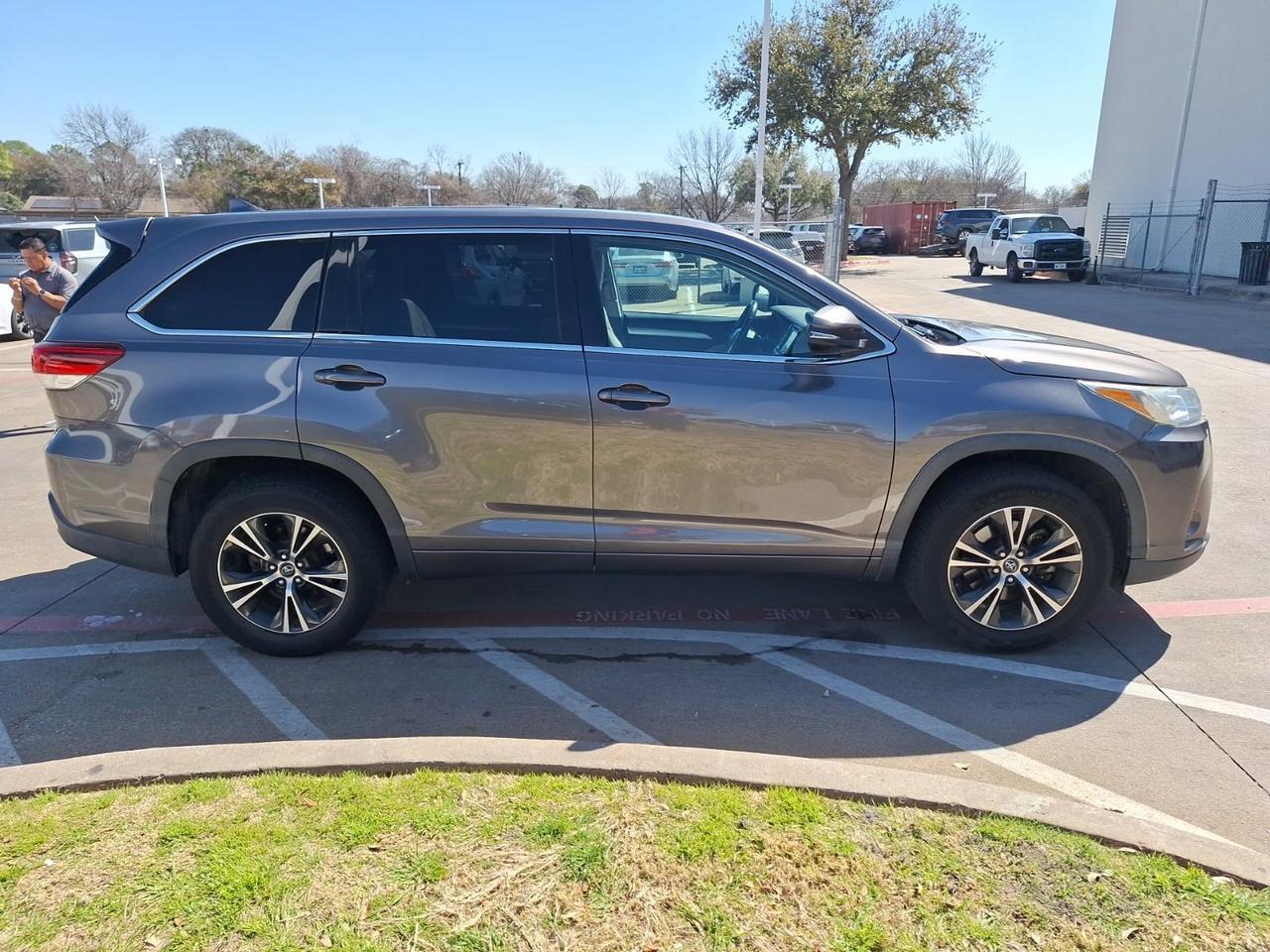 2018 Toyota Highlander LE Hurst TX