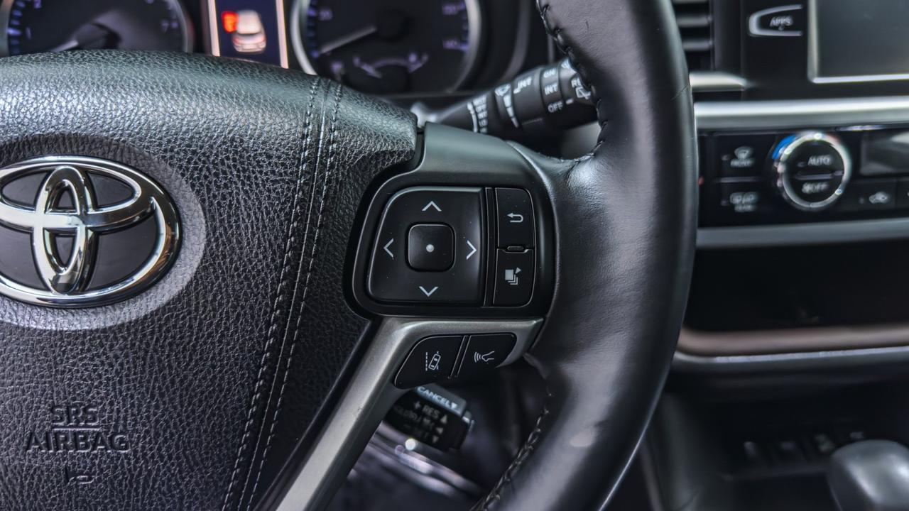 2018 Toyota Highlander LE Plus V6 AWD Tallmadge OH