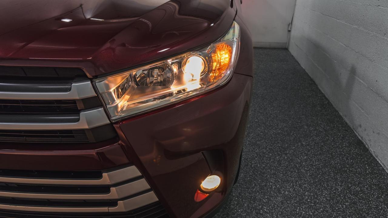 2018 Toyota Highlander LE Plus photo 3
