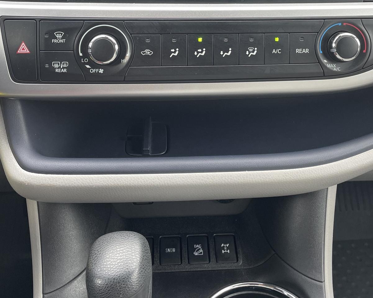 2018 Toyota Highlander LE Sport Utility 4D Port Orchard WA