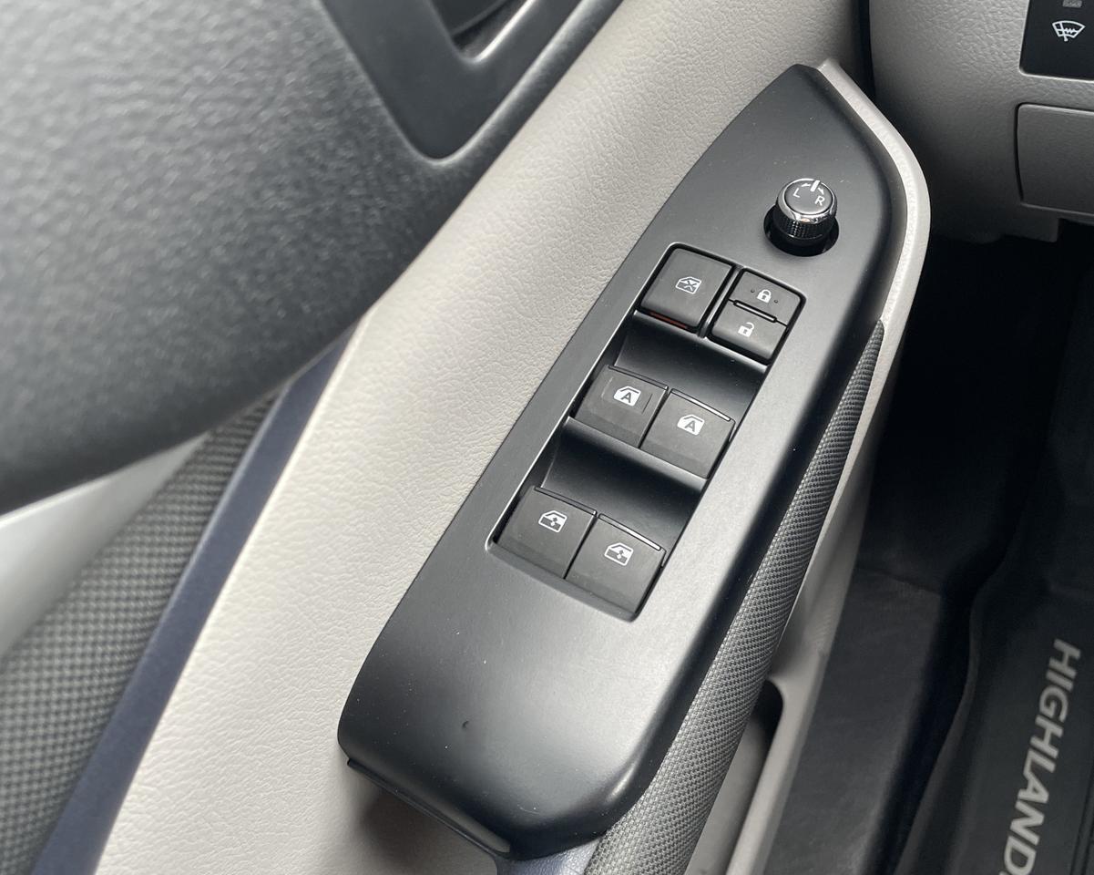 2018 Toyota Highlander LE Sport Utility 4D Port Orchard WA