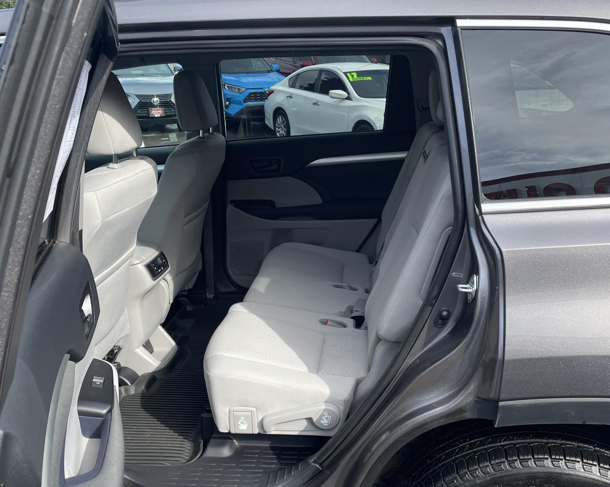 2018 Toyota Highlander LE Sport Utility 4D Port Orchard WA