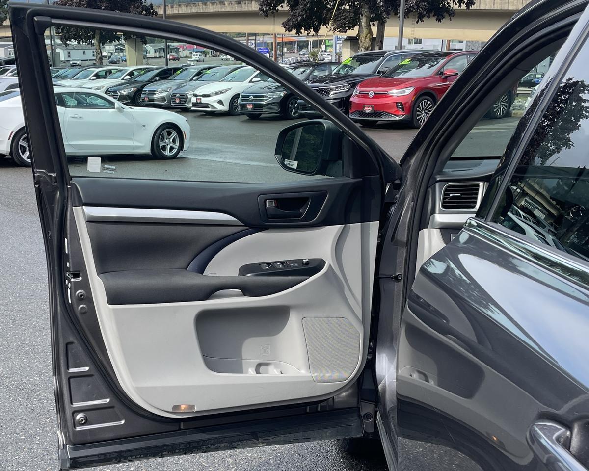 2018 Toyota Highlander LE Sport Utility 4D Port Orchard WA