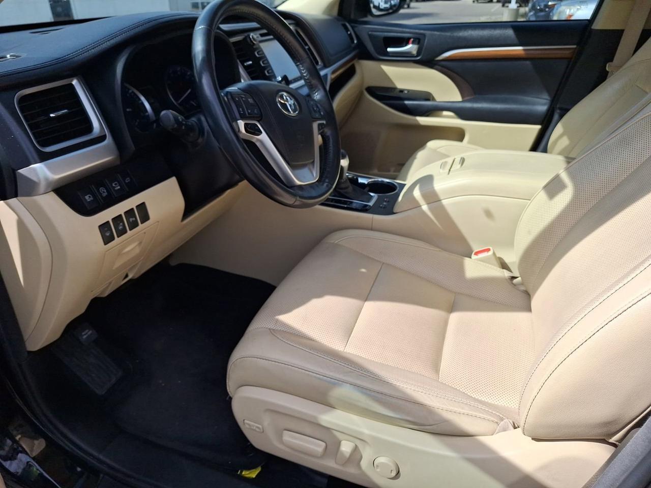 2018 Toyota Highlander Limited Platinum Hurst TX