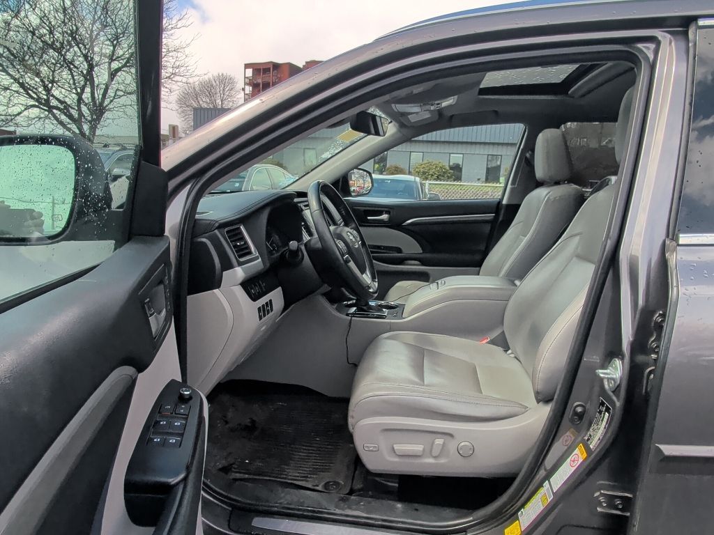 2018 Toyota Highlander Limited Worcester MA