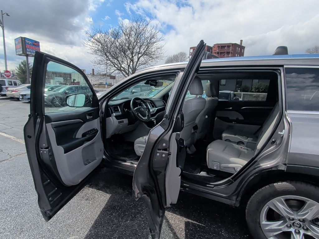 2018 Toyota Highlander Limited Worcester MA